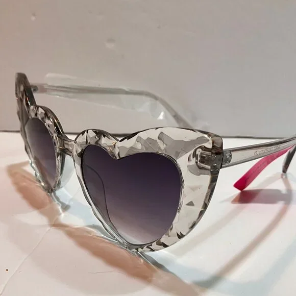 Betsey Johnson | Accessories | Betsey Johnson Brea Heart  display picture 1